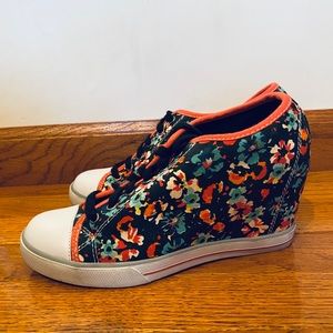 SO Wedge Floral Sneakers